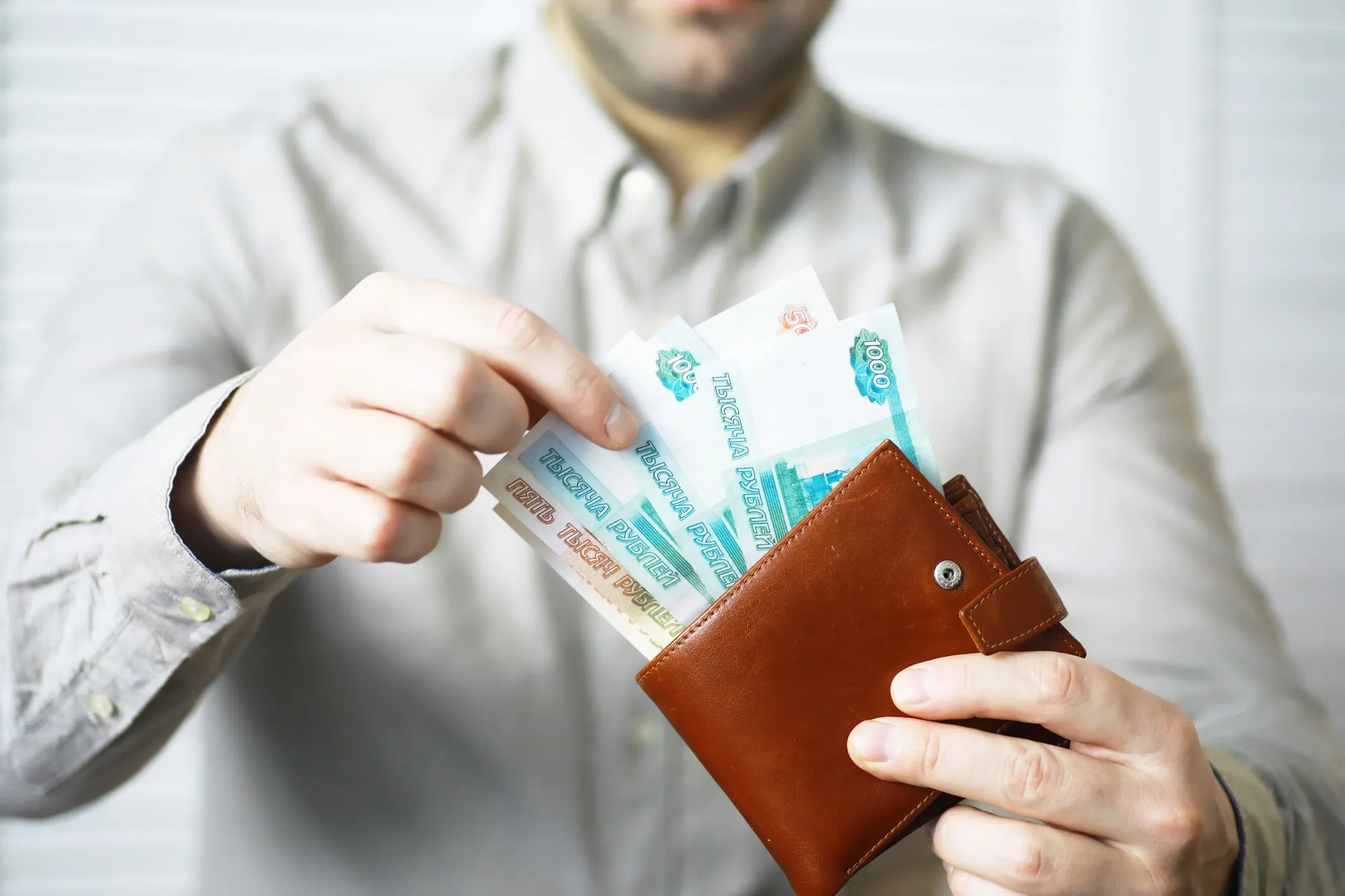 За последний год средняя зарплата в России увеличилась почти на 21% — ЮК «Давыдов и Партнеры»